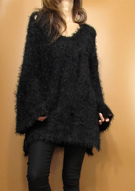 Knit218 Side-Slit Damaged Fuzzy Sweater/Black